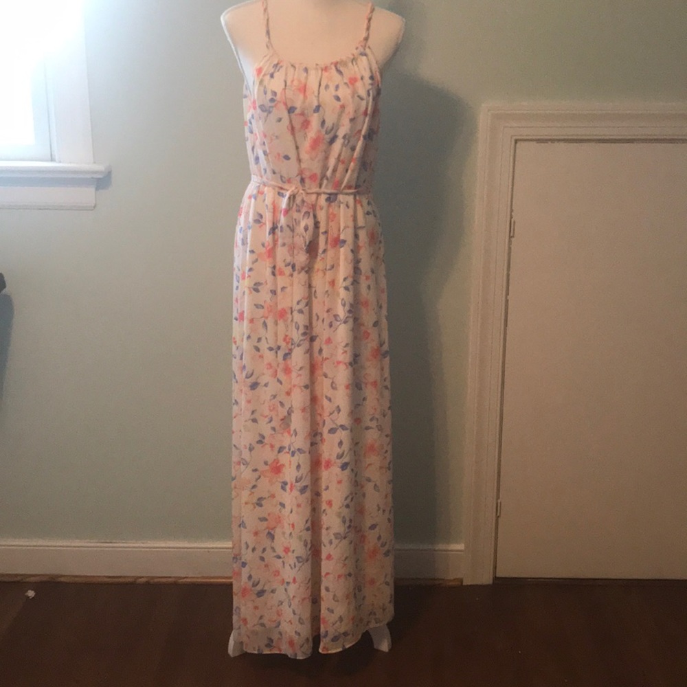 Gorgeous flowing maxi dress!